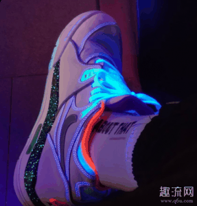 鞋底也是大面潮牌资讯积的夜光效果（airflight98白镭射怎么夜光 airflight98白镭射真假怎么看）