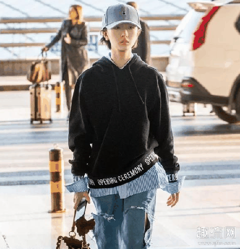 穿卫衣里面还需要穿衣服吗 穿卫衣里面为什么要穿T恤