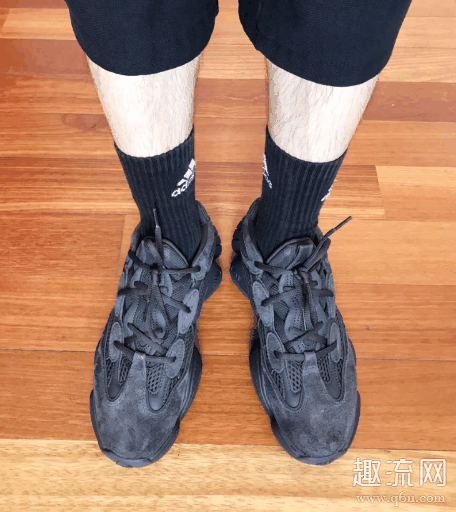 yeezy要买大一码吗 yeezy尺码的chn什么意思