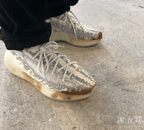 Adidas官网椰子价位 yeezy线下门店有出售的吗
