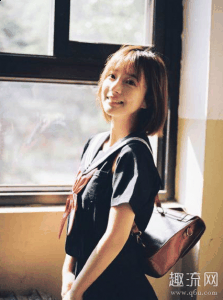骨骼和肌肉有些僵硬潮牌信息 所以个人感觉大概率动了鼻子（白醋少女楼梯口事件视频 白醋少女ai换脸）
