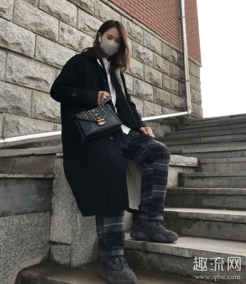 yeezy500纯黑2020补货信息 yeezy500纯黑上脚搭配图赏析