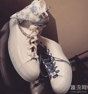 而是代表一潮牌汇潮牌网店种文化了（匡威二维码用什么扫描 匡威很普通为什么这么贵）