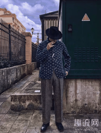 休闲西裤配什么上衣 休闲西裤配什么鞋子好看 