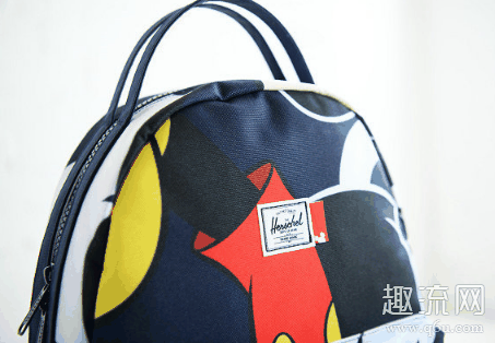 Herschel x 迪士尼2020联乘包款发售 Hersche是哪个国家的品牌