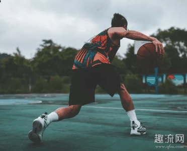  缓震性：上脚潮牌汇潮牌网第一时间的感觉（可兰白克一代实战测评 361°可兰白克一代篮球鞋耐磨吗）