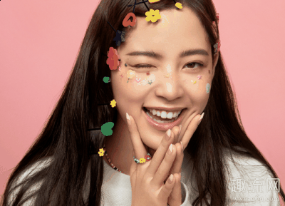 打开后会有娜娜的 《潮牌汇潮牌网To Be Happy》 自动播放出来（欧阳娜娜匡威联名在哪入手多少钱 欧阳娜娜匡威联名实物细节图）