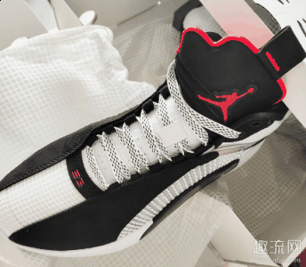 后掌的马蹄zoom货真价实确实比aj33和aj34的后掌那个六边形潮牌资讯zoom良心很多让我感受到了三年前第一次穿aj32的感觉前掌和aj34脚感基本一致； 2（AJ35 DNA配色开箱测评 aj35DNA配色是xdr大底吗）