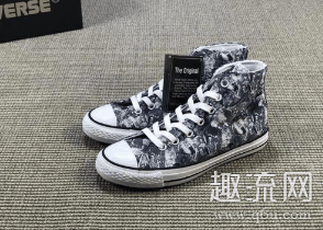 切记匡威鞋要趁潮牌品牌牛仔裤或者直筒裤（匡威适合中年人穿吗 匡威适合什么年龄段穿着）