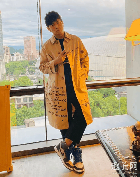 周杰伦上脚aj1英雄联盟联名 aj1英雄联盟联名什么时候出