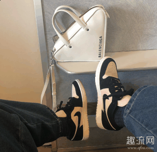 会根据市场的潮牌资讯需求来定的（aj1官方价格是多少 aj1正品一般多少钱）