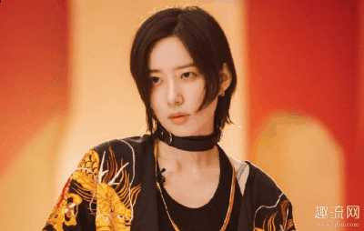 比如金晨潮牌、张含韵（李斯丹妮为什么是乘风破浪的姐姐团宠 李斯丹妮为什么当队长）