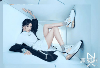 喜欢的小伙伴们可以前去官网了解一下！ 三叶潮牌商城草全新 ZX 系列脚感如何 三叶草全新 ZX 系列脚感还是挺不错的（杨幂易烊千玺上脚三叶草全新 ZX 系列,众多大牌云集!）