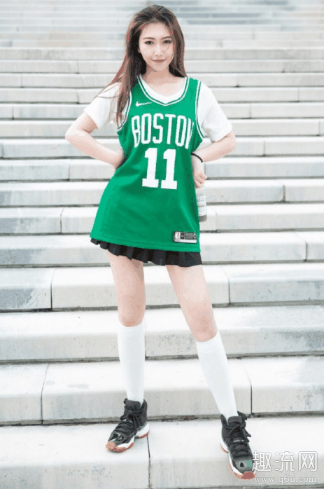 女生球衣里面需要穿衣服吗 女生球衣里面应该穿什么