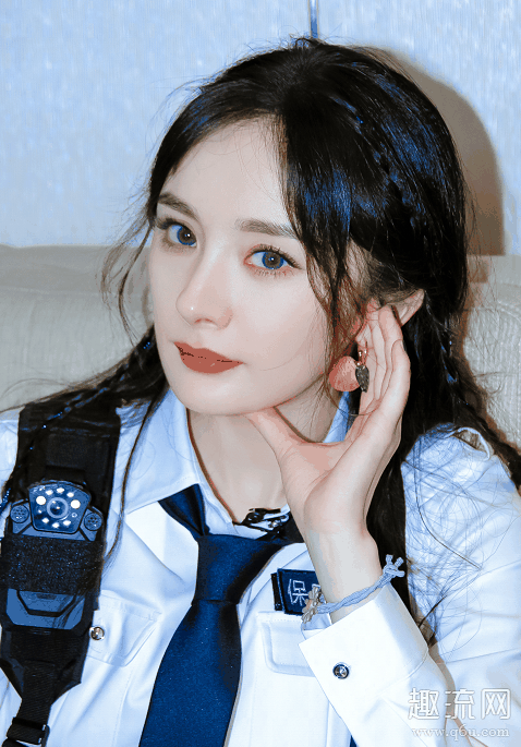 杨幂同款阿迪达斯鞋子 杨幂密室逃脱2鞋子是什么牌子