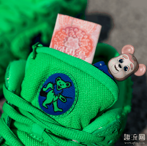 dunk sb小熊联名2代上脚穿搭图赏析：黄色亮眼，绿色骚气不好驾驭！