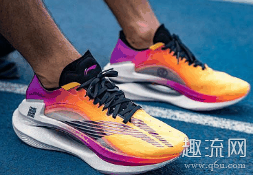 李宁绝影碳板跑鞋和态极UP30对比 李宁绝影碳板跑鞋和态极UP30哪个好