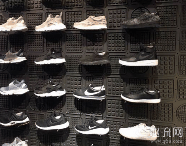 商场或者是潮牌汇潮牌网店运动场的话（耐克实体店可以退货吗 耐克实体店退换货政策）