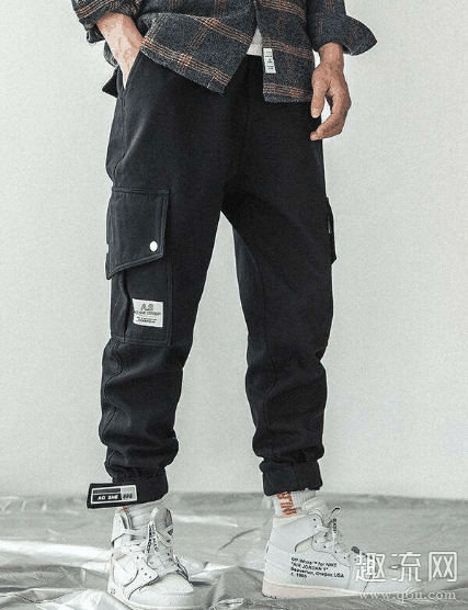 黑色工装裤配什么颜色的AJ好看?不仅仅AJ,vans、匡威也可以!