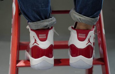 这款 AJ11“Cherry”几乎潮牌汇潮牌网店与 2016 年发售过的版本一致（樱桃 AJ11 全新“Cherry”配色鞋款上脚美照曝光）