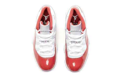 这款 AJ11“Cherry”几乎潮牌汇潮牌网店与 2016 年发售过的版本一致（樱桃 AJ11 全新“Cherry”配色鞋款上脚美照曝光）