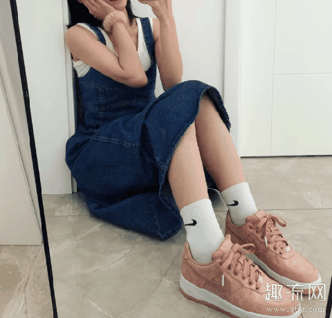 af1粉丝绸怎么搭配衣服?撕开的粉丝绸更有魅力!