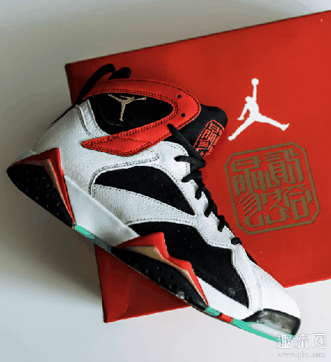  外底为夜光潮牌品牌的中国玉色（AJ7 中国限定开箱测评 AJ7 