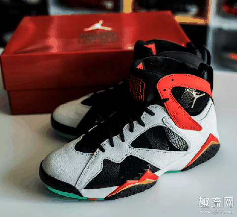  外底为夜光潮牌品牌的中国玉色（AJ7 中国限定开箱测评 AJ7 