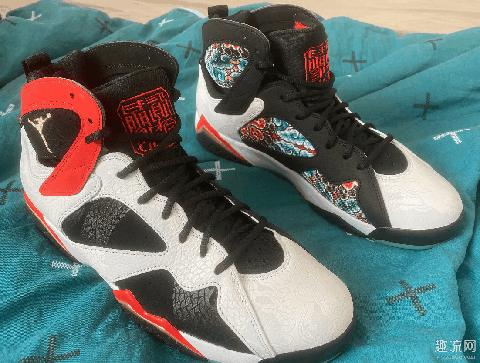  外底为夜光潮牌品牌的中国玉色（AJ7 中国限定开箱测评 AJ7 