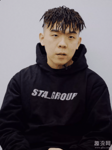 其中夏嘉欢就潮牌资讯是其中之一（夏嘉欢的鞋从哪来,店名叫什么?90后鞋王你想知道的这里都有!）
