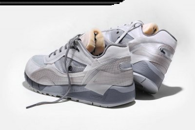 近来其携手美国跑鞋品牌 潮牌信息Saucony 带来的全新合作设计也新鲜出炉（Saucony x COSTS 全新联名 Shadow 6000“Black Hole”鞋款释出）