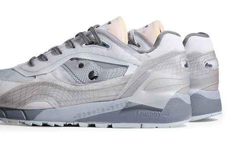 近来其携手美国跑鞋品牌 潮牌信息Saucony 带来的全新合作设计也新鲜出炉（Saucony x COSTS 全新联名 Shadow 6000“Black Hole”鞋款释出）