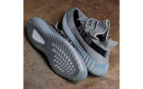 奶奶灰 YEEZY 3潮牌汇潮牌网50 V2 便已陆续曝光（奶奶灰 YEEZY 350 V2 全新“Granite”配色鞋款上脚美图赏析）