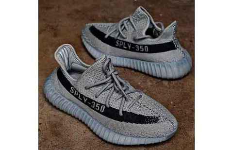 奶奶灰 YEEZY 3潮牌汇潮牌网50 V2 便已陆续曝光（奶奶灰 YEEZY 350 V2 全新“Granite”配色鞋款上脚美图赏析）