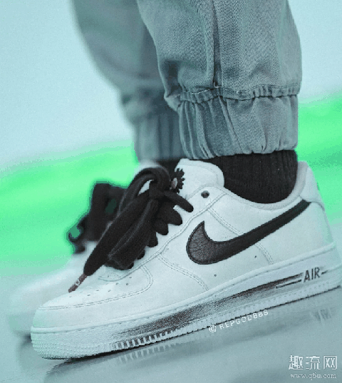 权志龙 x AF1白色刮刮卡反系鞋带上脚 PEACEMINUSONE x AF1 Low白色版本细节图