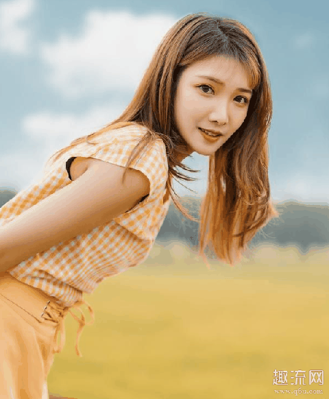 你还在为街拍姿势发愁吗?宋茜教你解锁夏日清凉街拍姿势!