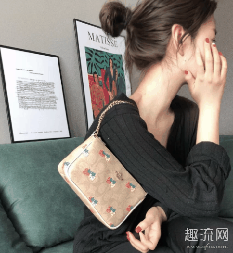 coach草莓麻将包国内专柜多少钱 coach麻将包细节图