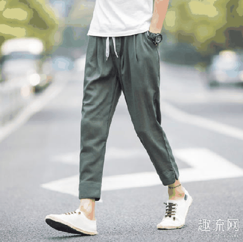 小脚休闲裤配什么鞋子好看?今年的流行这几种穿搭方法,你get到了吗?