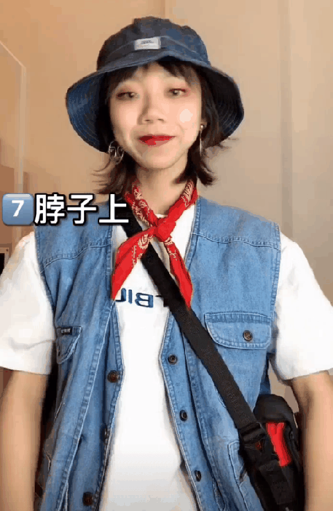 腰果花方巾系法图解,一招教你如何系在手上,脖子上和裤子上!