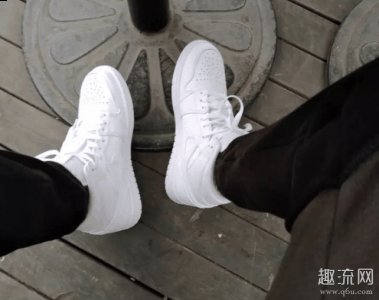  aj1鞋舌头总是跑偏怎么办潮牌品牌 鞋舌出现歪的话主要是两个因素（aj1鞋舌头总是跑偏怎么办？这样系鞋带轻松解决！）
