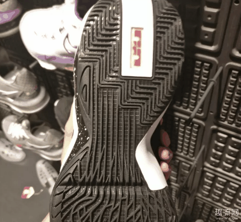 士兵14可以打水泥地吗?耐磨性怎么样?