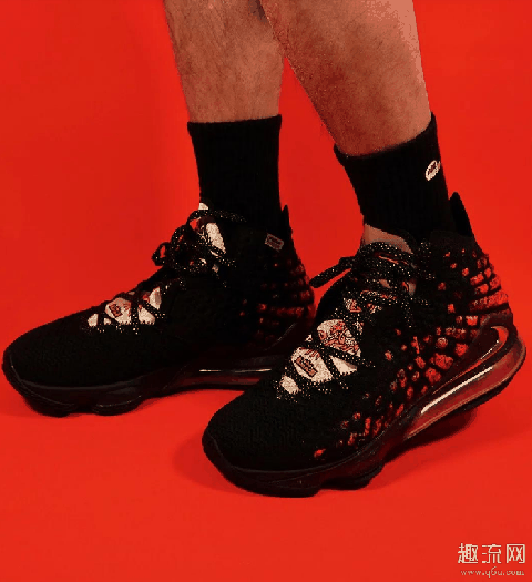 LBJ17周杰伦开箱+上脚测评,霸气侧漏,超值入手的中国龙配色!