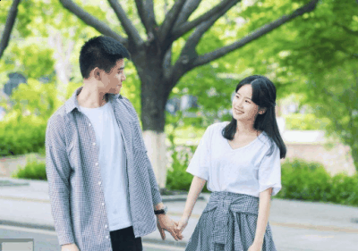 然后在约会的时候潮牌切忌问女孩想吃什么（男生约会怎么穿会吸引到对方 男生约会穿搭小技巧）