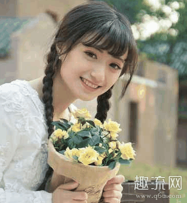 郑爽同款双麻花辫怎么编 双麻花辫不土时髦编法