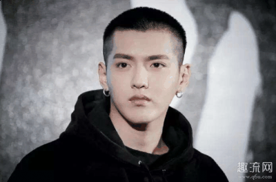  再后来到了十八岁的时候潮牌品牌吴亦凡进入韩国sm公司做练习生（吴亦凡是中国人吗 吴亦凡为什么是加拿大国籍）