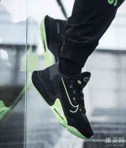 Nike Air Zoom BB NXT上脚测潮牌商城评，脚感如何？偏码吗？（Nike Air Zoom BB NXT上脚测评，脚感如何？偏码吗？）