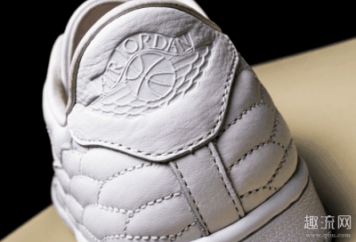这款小白鞋 Jordan Brand 仅以亲友限潮牌资讯定款作为礼物送给有紧密合作关系的朋友（乔丹最后一舞小白鞋开箱测评,Jordan Centre Court有钱也买不到!）