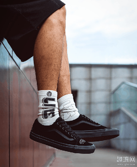 vans 全新三方联名鞋款开箱上脚测评,明晚登记你准备好了吗?