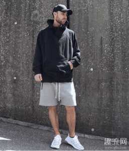 所以日系的朋友经常di潮牌汇潮牌网ss美潮玩家没说他们是奇装异服（高街和美潮、日潮怎么区分 高街风格穿搭图片赏析）