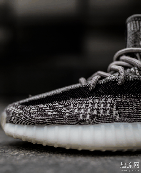 yeezy 350 黑侧透开箱+上脚测评,想要潮流搭配看这里!